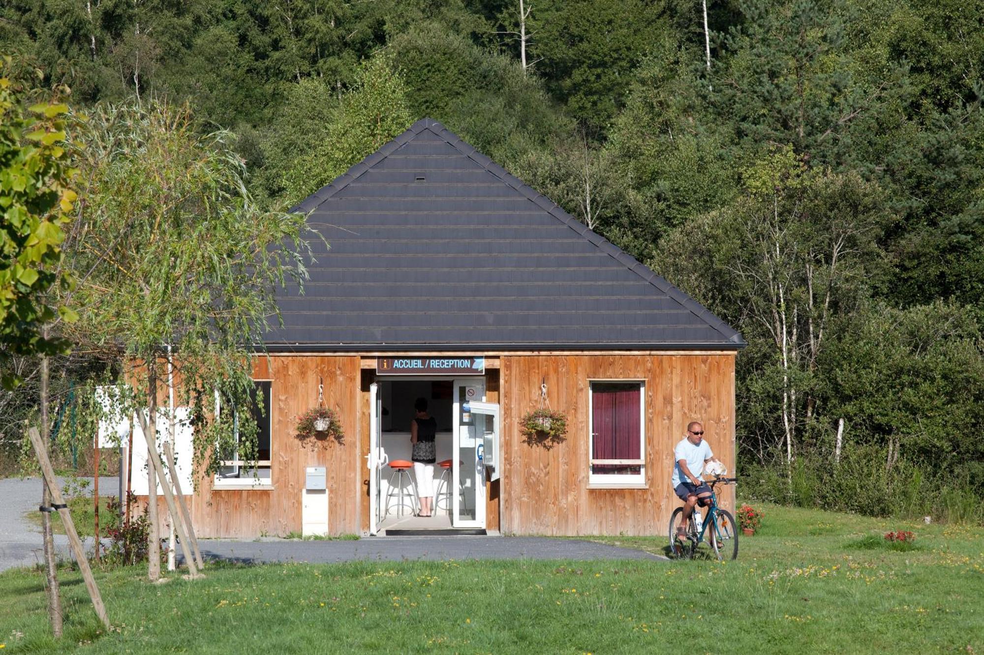 Vacanceole - Residence Le Domaine Du Bosquet Égletons Exterior foto
